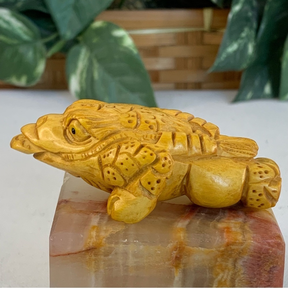 Boxwood Netsuke Figurine Carving Hand Carved Three Legged Frog Wood Animal 3"